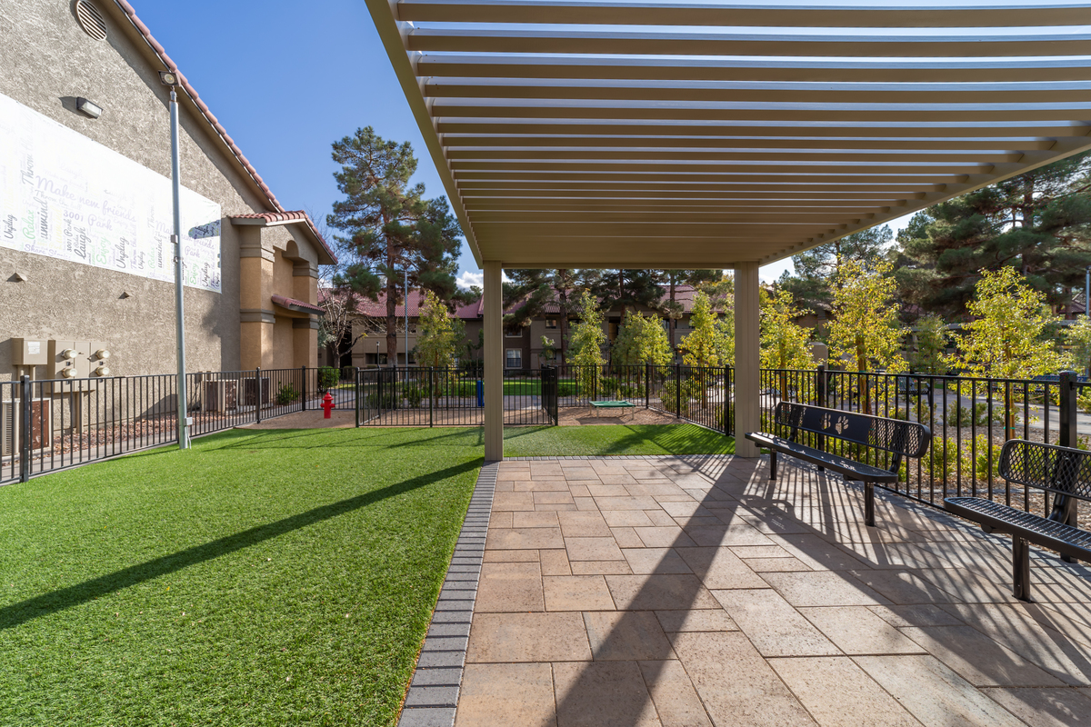 Crystal Creek Apartments Las Vegas Apartment Reviews And Ratings Ratemyapartments